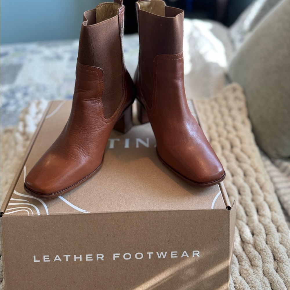 Like new Chestnut Leather Ankle Booties